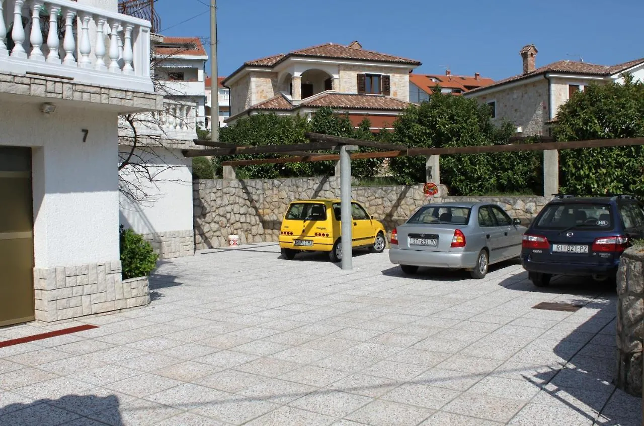 Apartments With A Parking Space Pinezici, Krk - 5319